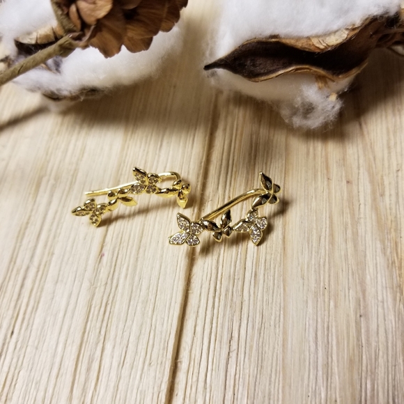 🦋🦋Pretty GOLD Butterfly earring slide🦋🦋 - Picture 7 of 10